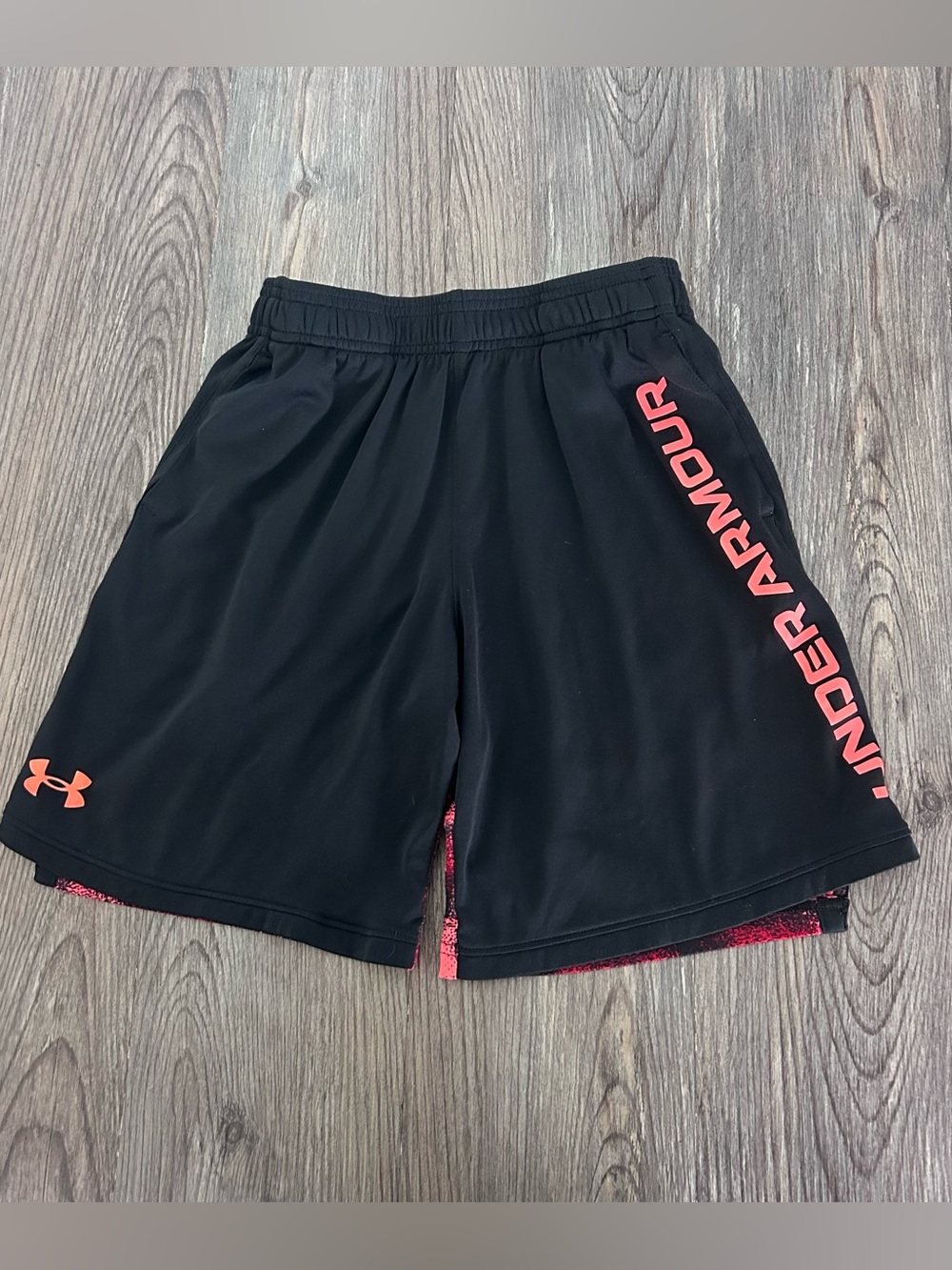 Under Armour boys shorts M
